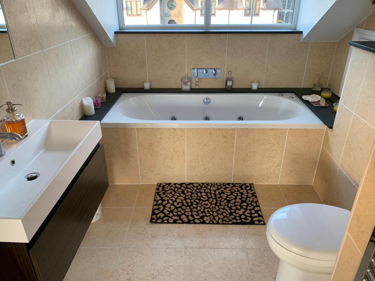 The Penthouse Bowness Luxury Loft Jacuzzi Bath & Complimentary Lakeview Spa Membership Luaran gambar