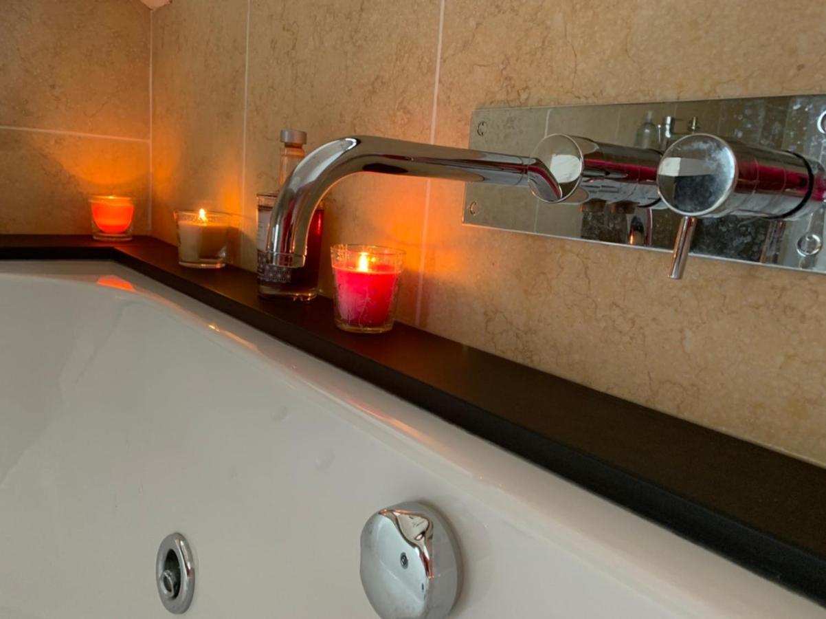 The Penthouse Bowness Luxury Loft Jacuzzi Bath & Complimentary Lakeview Spa Membership Luaran gambar